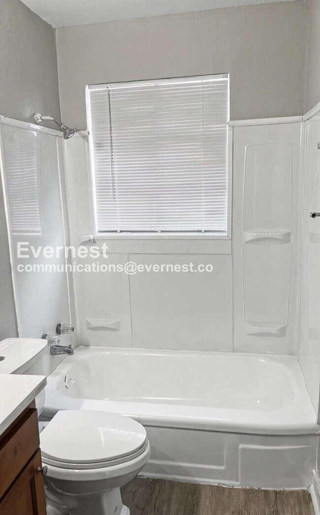 Foto del edificio - 1012 4th Ave W