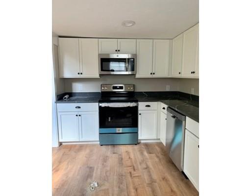 Building Photo - 3 bedroom in Bourne MA 02562