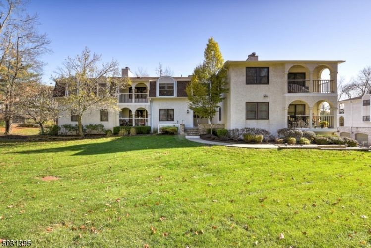 Foto principal - 18E Heritage Dr