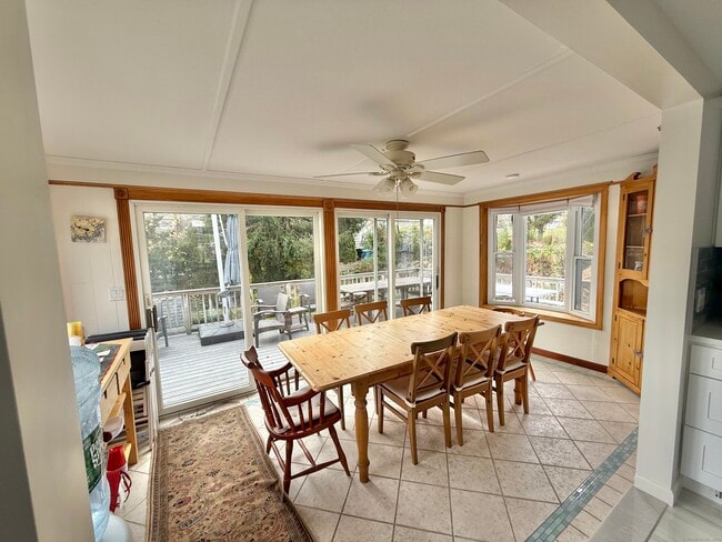 Building Photo - 18 Bay St