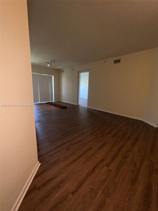 Foto del edificio - 3500 Oaks Clubhouse Dr