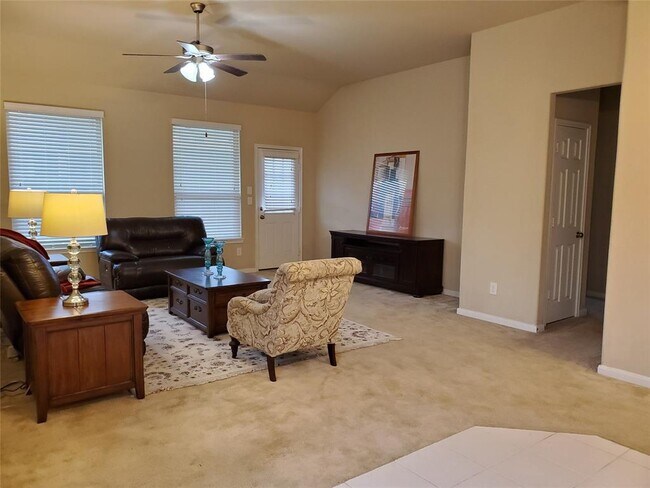 Foto del edificio - 15610 Whisper Woods Dr