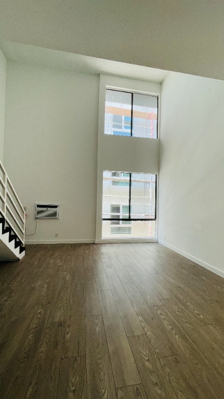 Photo - 7044 Hawthorn Ave Apartment