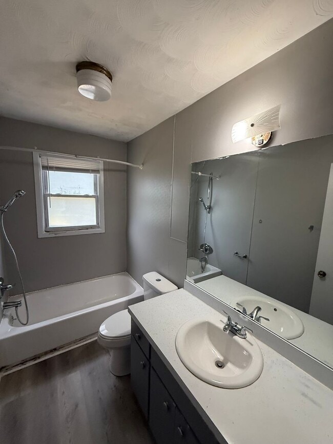 Foto del edificio - 2 Bed / 1 Bath
