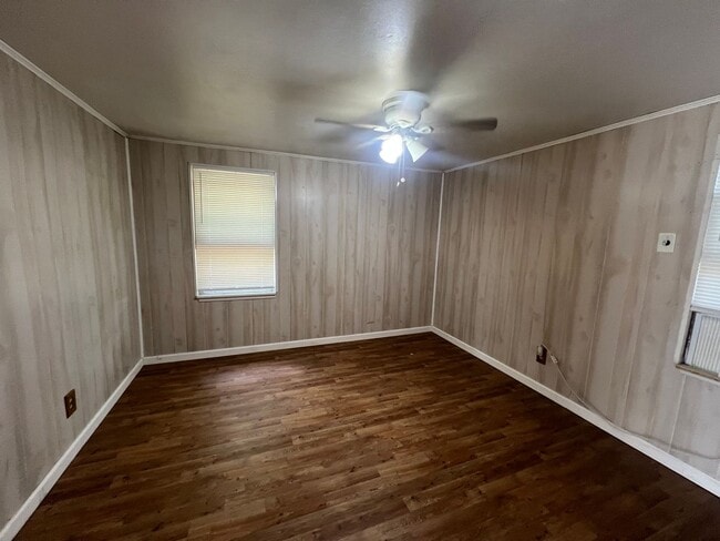 Foto del edificio - 5100 Woolsey St