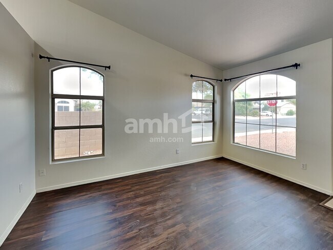 Building Photo - 17136 N Woodrose Ave