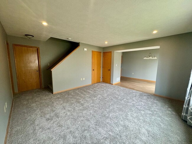 Building Photo - 3 bed 2 bath ZERO entry townhouse in Capitol Beach