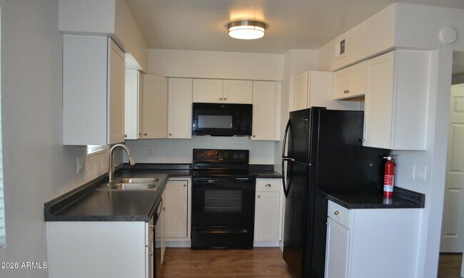 Foto del edificio - 483 E 10th Ave