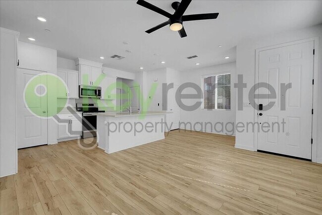 Foto del edificio - 5301 E Commerce Way