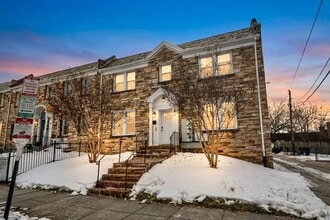 Building Photo - 1211 Simms Pl NE
