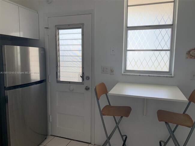 Foto del edificio - 2859 Leonard Dr