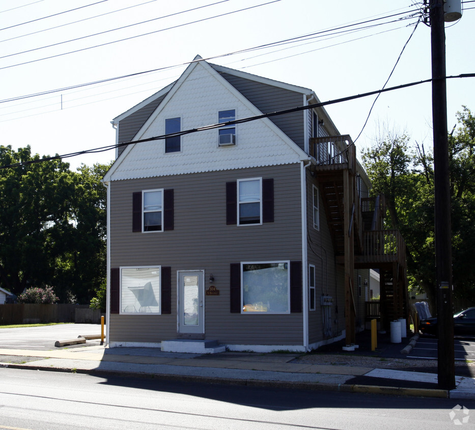 Primary Photo - 304 N Broadway