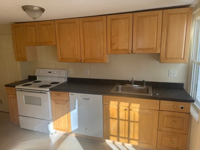 Building Photo - 5 Curve St