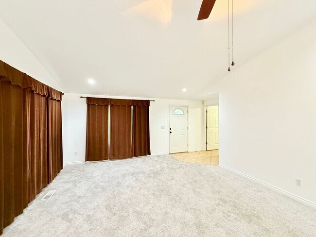 Foto del edificio - Beautiful 3 bedroom 2 bathroom one level home -Evergreen School District