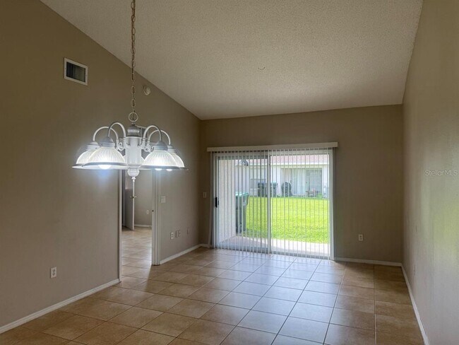 Building Photo - 14557 Laguna Beach Cir
