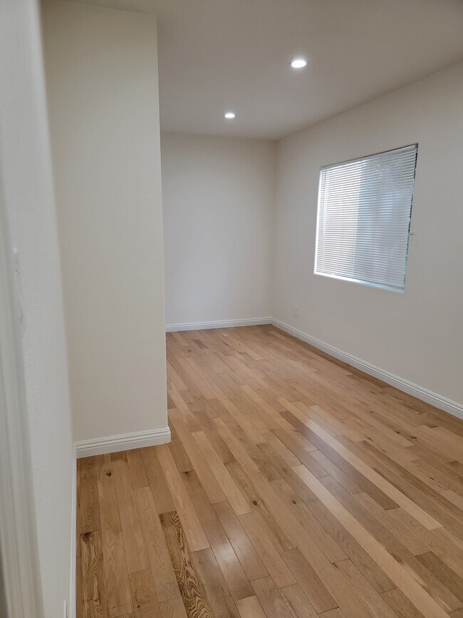 Foto del edificio - 3956 Tilden Ave