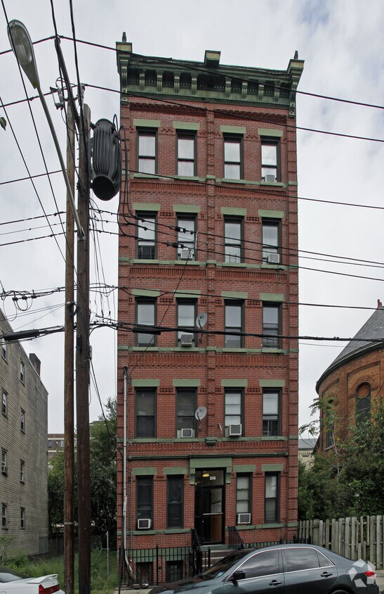 Building Photo - 208 15th St