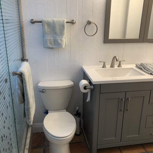 bathroom, comparable unit - 25410 Malibu Rd