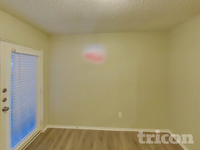 Foto del edificio - 300 Ripplewood Dr