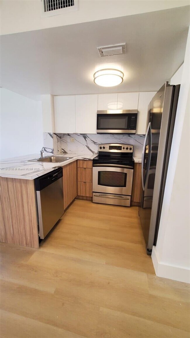 Foto del edificio - 8660 NW 5th Terrace