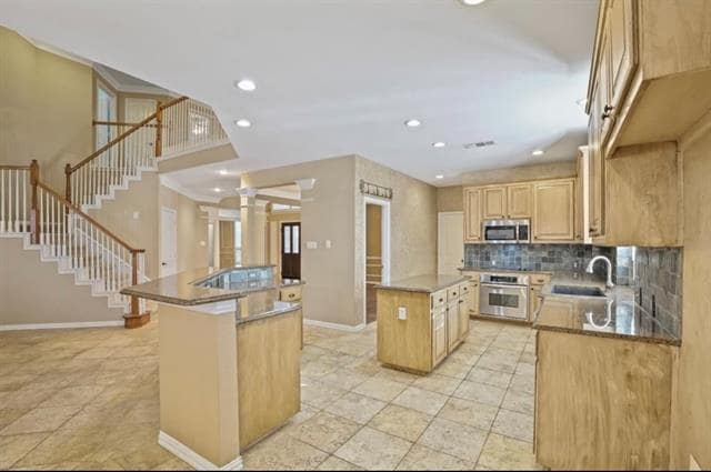 Building Photo - 719 Bryson Way