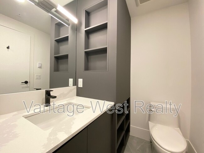 Building Photo - 720-720 K. L. O. Rd