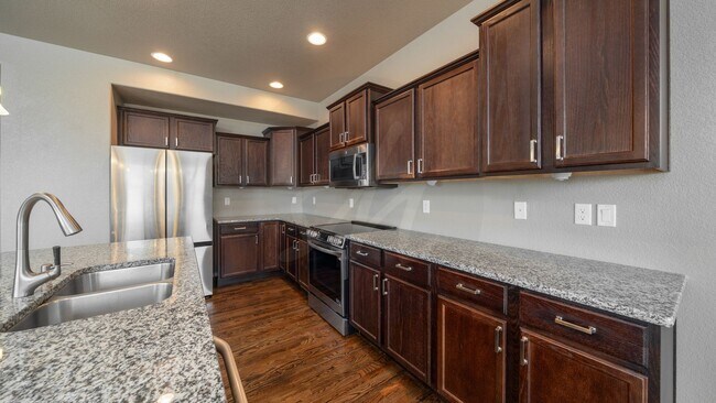 Building Photo - Stunning 5 bedroom home in Banning Lewis R...