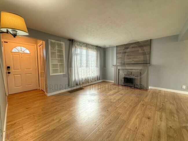 Building Photo - Beautiful Shadle Area Home