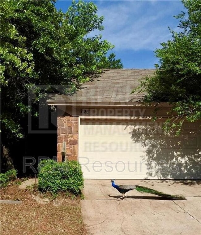 Photo - 723 Rimrock Rd House