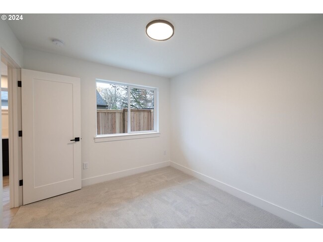 Foto del edificio - 623 SW Lobelia St