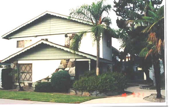 Building Photo - Knottwood Apartments