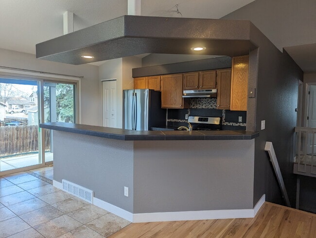 Building Photo - Desirable 3bdrm/3 bath in NW Longmont!