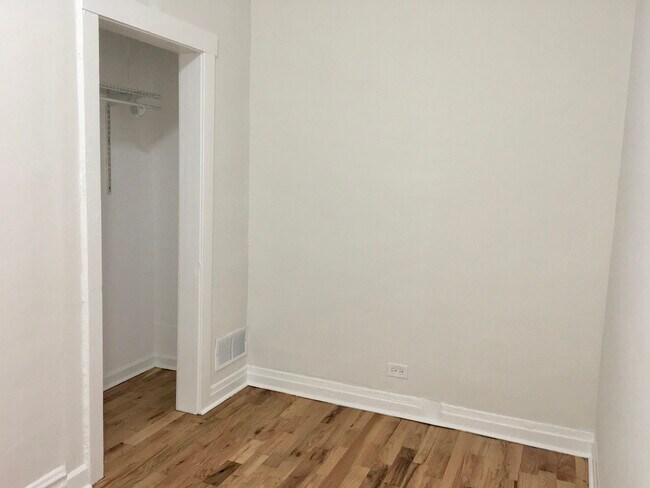 Foto del edificio - 1066 N Paulina St