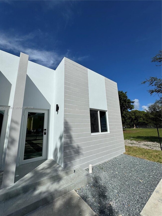 Foto del edificio - 135 NW 60th St