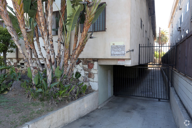 Building Photo - Oxford Terrace Apartments