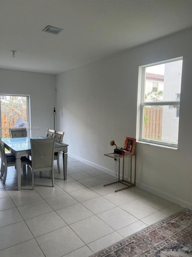 Foto del edificio - 12645 NW 24th Ave