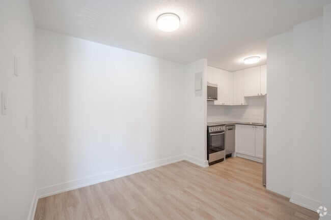 2BR, 1BA - 924SF - Dining Room - 139 Christopher Drive,205 & 215 Champlain Blvd