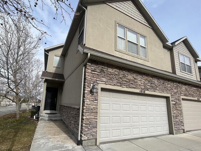 Building Photo - 4858 Victorine St