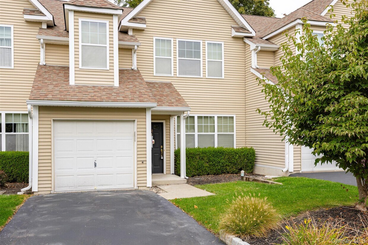Foto principal - 32 Halley Ct
