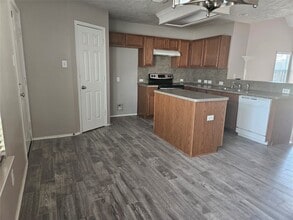 Building Photo - 18468 Sunrise Oaks Ct