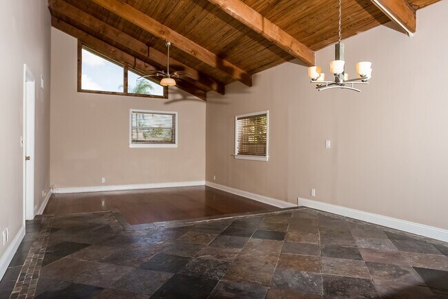 Foto del edificio - 6376 Amberwoods Dr
