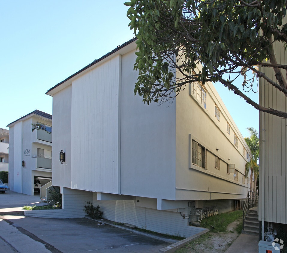 Building Photo - 2829 Nimitz Blvd