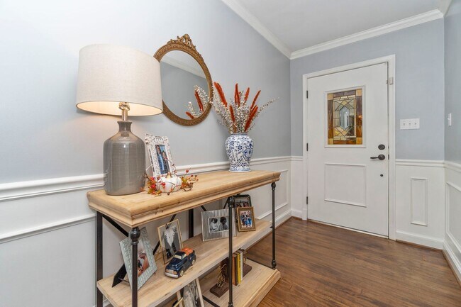 Foto del edificio - Wonderful, Spacious 3 Bedroom Rancher in R...