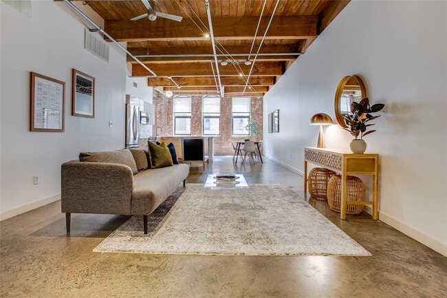 Building Photo - 509 Elm St