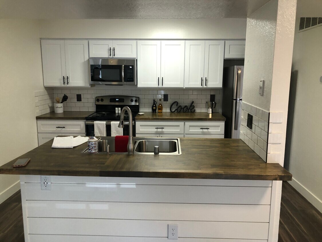 Hacienda Commons Apartments Pleasanton, CA