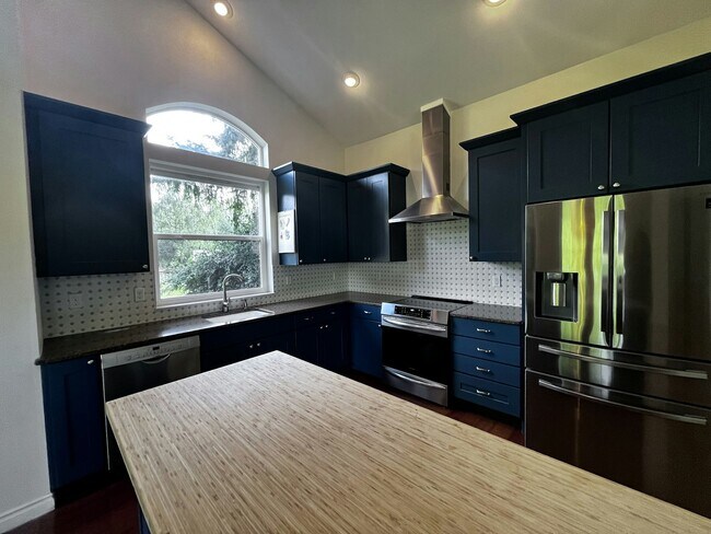 Foto del edificio - 13620 Batten Rd NE