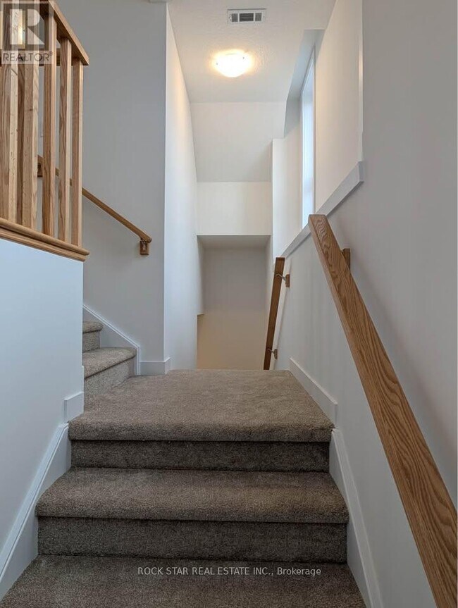 Photo du bâtiment - 70 Kenesky Dr