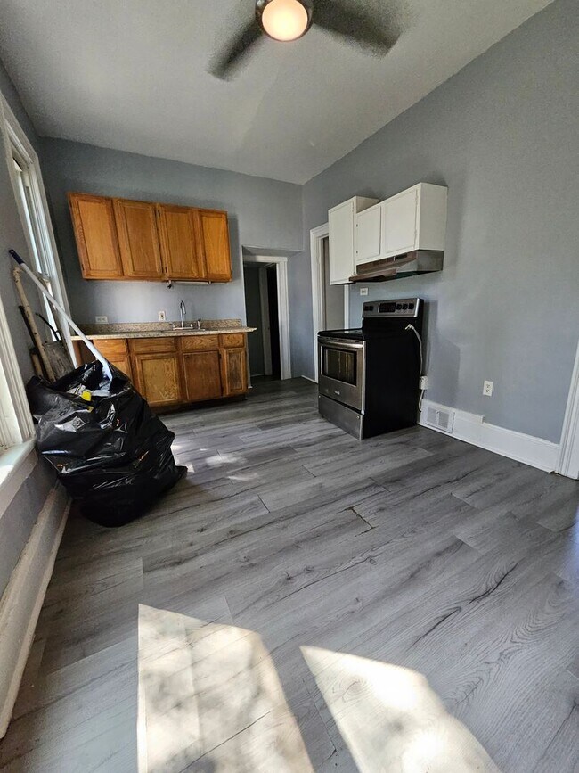 Foto del edificio - Upper 2 bedroom unit GAS INCLUDED