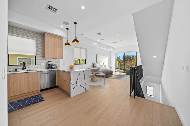 Building Photo - 13841 Burbank Blvd