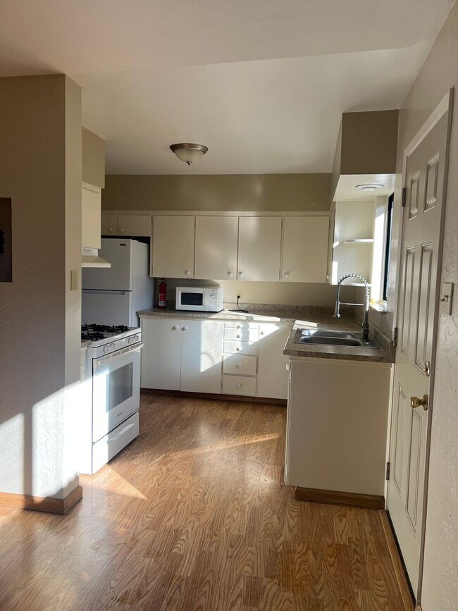 Foto del edificio - Blue Lake House Tier 2